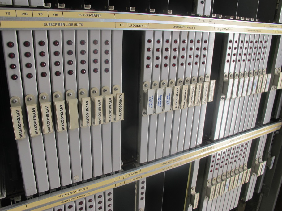 Line controller card, which controls 8 line cards